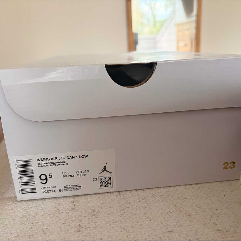 BNIB Nike women’s Air Jordan 1 Low Bordeaux/white - Picture 5 of 5